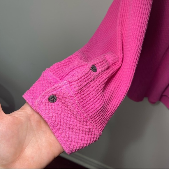 *SOLD* Aerie Women’s Pink Waffle Knit Lumber Jane Top M Long Sleeve oversized - Picture 6 of 10